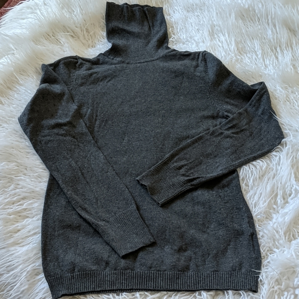 GAP Dark Gray turtleneck Sweater sz Small EUC